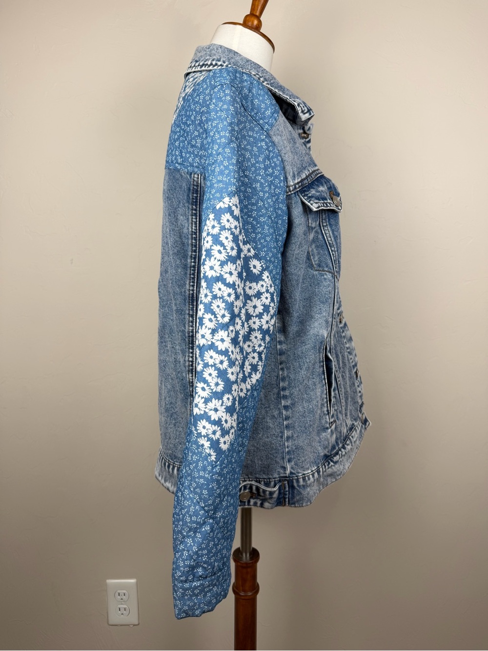 Avec Les Filles Patchwork Blue Denim Jacket with Quilted Sleeves - Picture 10 of 17